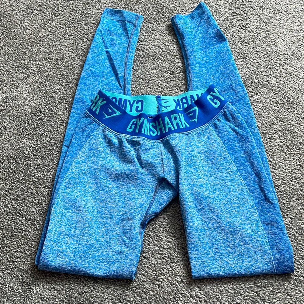 Gym shark leggings